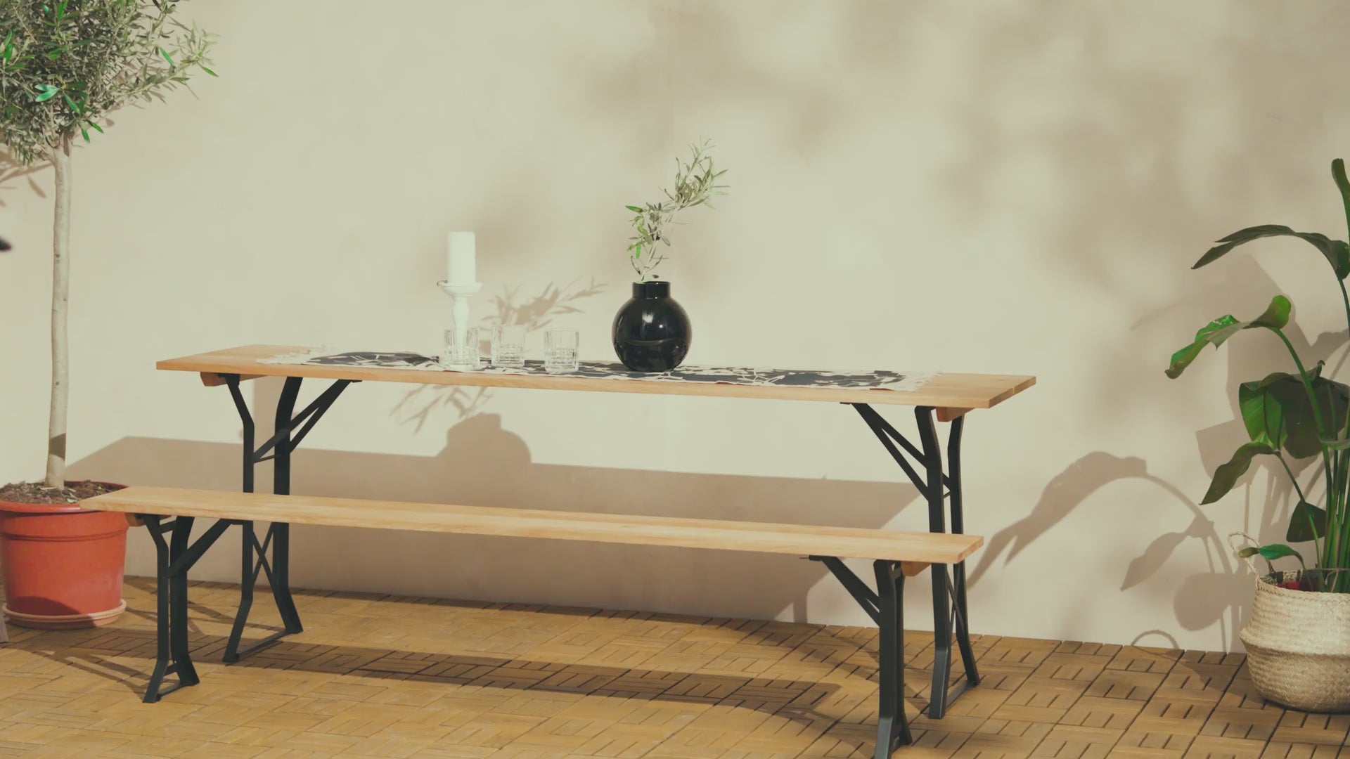 Load video: Set of 2 furniture frames BIERZELT Y-FORM